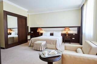 Отель Smith Hotel Баку Двухместный номер бизнес-класса с 1 кроватью или 2 отдельными кроватями-1
