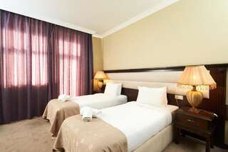 Отель Smith Hotel Баку Стандартный двухместный номер с 1 кроватью или 2 отдельными кроватями-1
